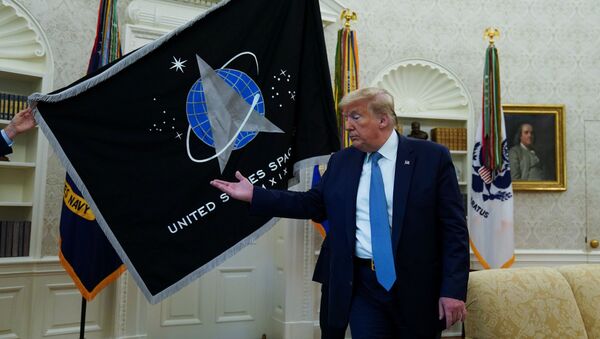 El presidente de Estados Unidos, Donald Trump, en la ceremonia de la inauguración de la bandera de las Fuerzas Espaciales de EEUU - Sputnik Mundo