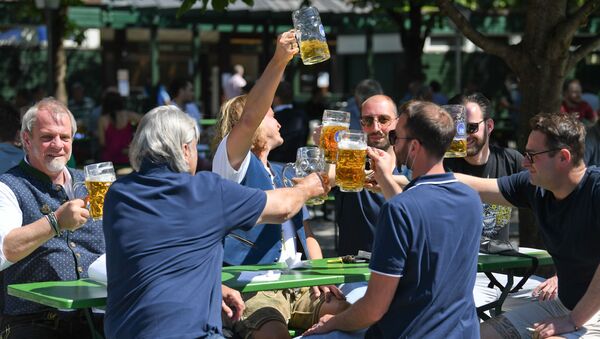 Múnich reabre sus cervecerías al aire libre - Sputnik Mundo