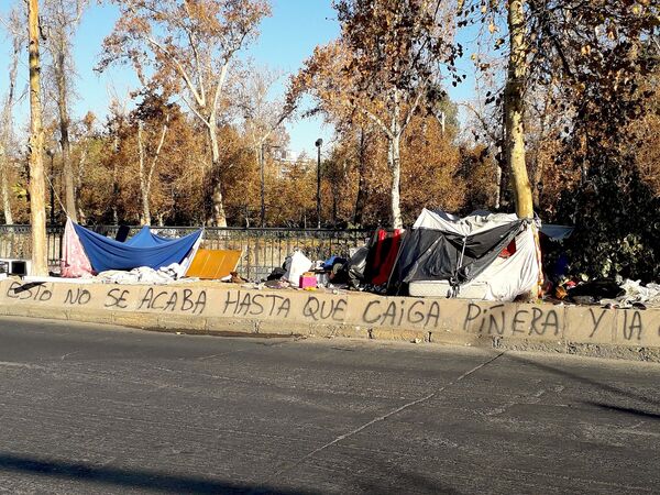 Los 15.454 ciudadanos (al menos) que nadie quiere ver en la pandemia en Chile Los 15.454 ciudadanos (al menos) que nadie quiere ver en la pandemia en Chile - Sputnik Mundo