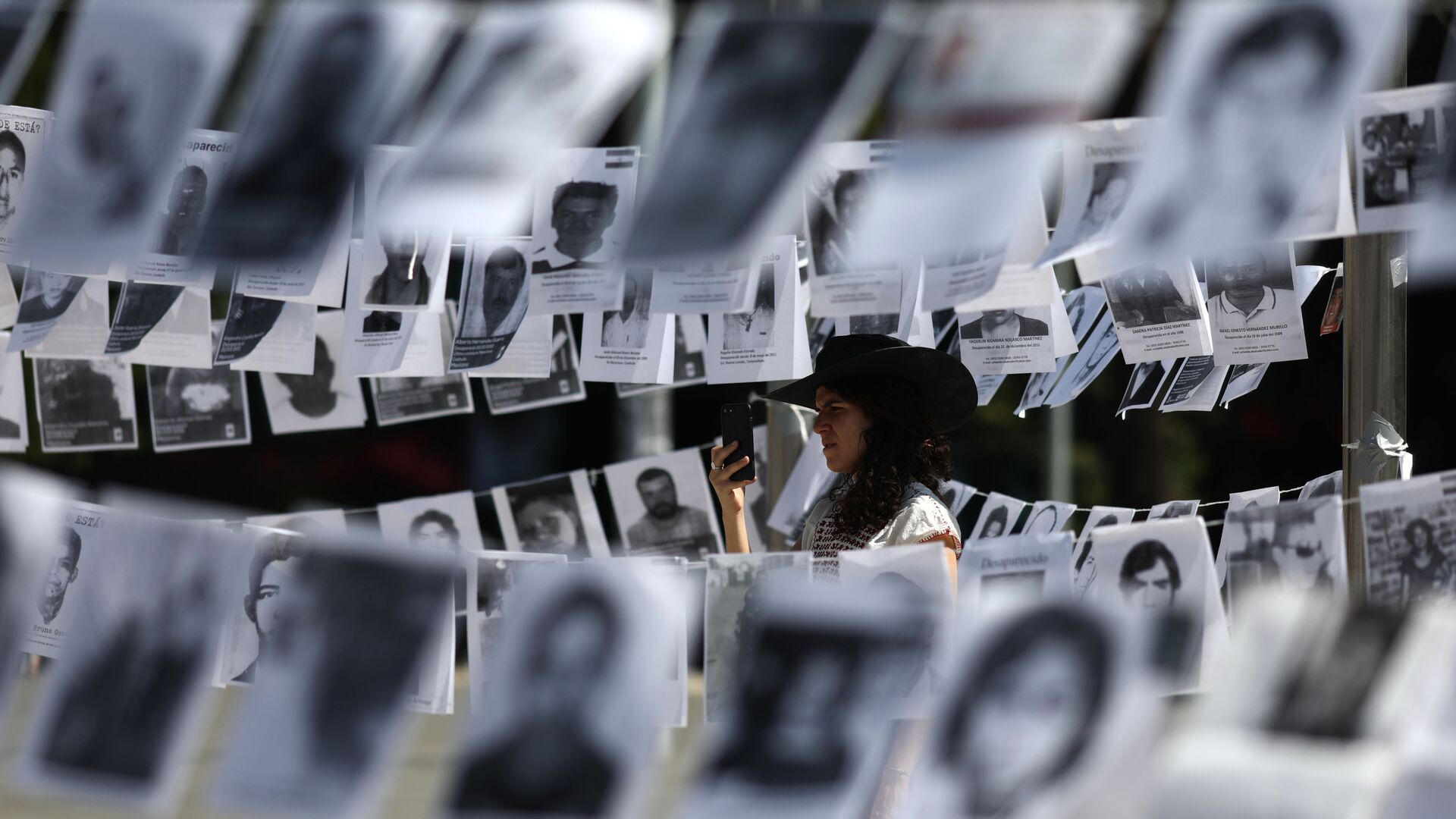 Fotos de desaparecidos en México (imagen referencial) - Sputnik Mundo, 1920, 30.08.2021