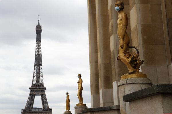 Estatuas en la Plaza Trocadero de París.  - Sputnik Mundo