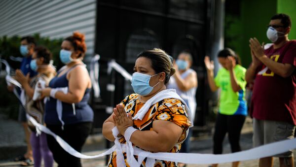 Gente con mascarillas durante el brote de coronavirus en El Salvador - Sputnik Mundo