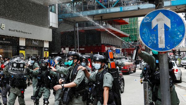 La Policía de Hong Kong usa gases lacrimógenos contra manifestantes - Sputnik Mundo