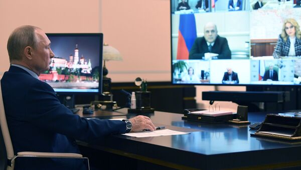 Vladímir Putin, presidente de Rusia, durante una videoconferencia con autoridades rusas - Sputnik Mundo