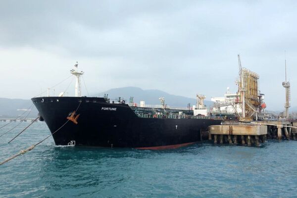Llega a Venezuela el primero de los cinco buques petroleros enviados desde Irán

 - Sputnik Mundo