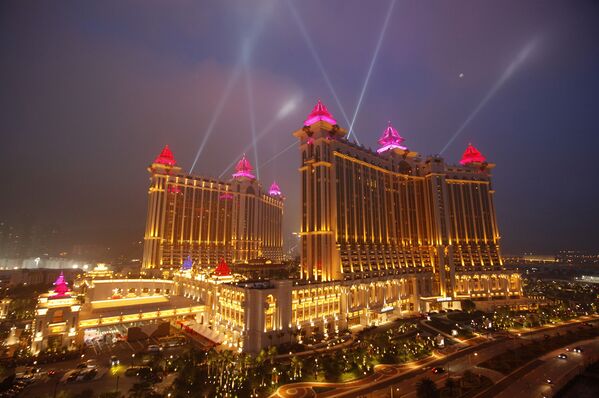 The complex of Galaxy Macau is illuminated in Macau - Sputnik Mundo