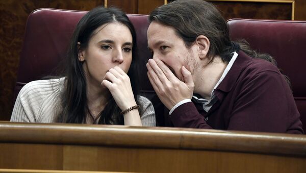 Irene Montero y su marido Pablo Iglesias en el Congreso de los Diputados - Sputnik Mundo