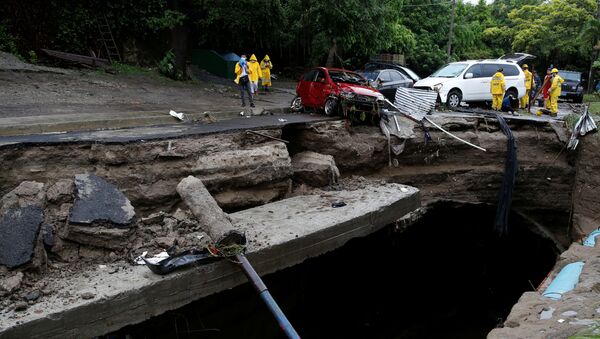 Deslaves, inundaciones y destrozos en El Salvador por tormenta tropical Amanda - Sputnik Mundo