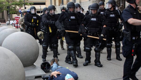 Policías de la ciudad de Buffalo durante las protestas  - Sputnik Mundo