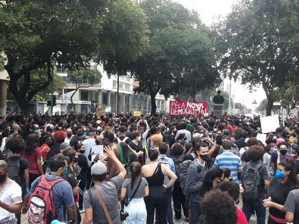 Cientos de personas se movilizan en Río de Janeiro contra el racismo y Bolsonaro Cientos de personas se movilizan en Río de Janeiro contra el racismo y Bolsonaro - Sputnik Mundo