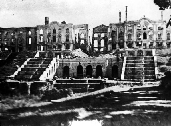 El Gran Palacio de Peterhof, destruido por las tropas de la Alemania nazi - Sputnik Mundo
