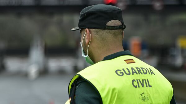 Agentes de la Policía y la Guardia Civil en la frontera de España con Francia - Sputnik Mundo