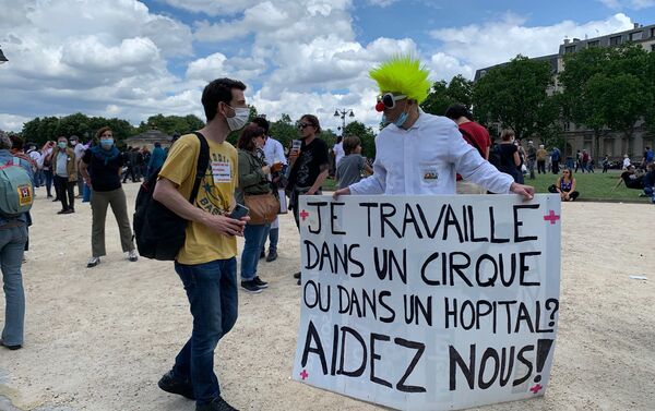 Médicos y enfermeros protestan en París - Sputnik Mundo