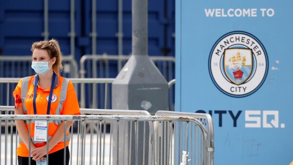Control en la entrada del Etihad Stadium en Manchester, el Reino Unido - Sputnik Mundo