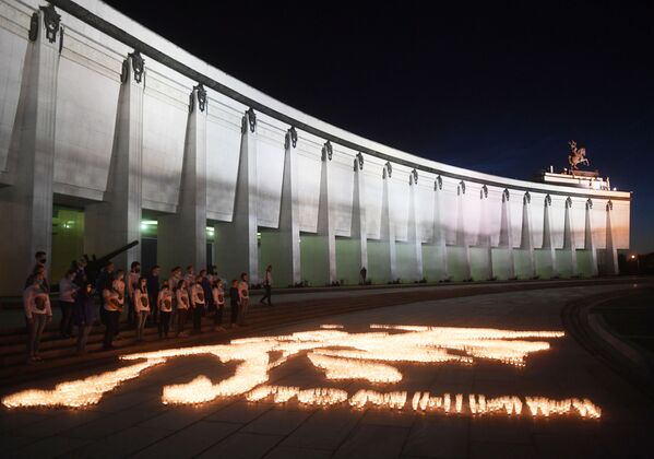 Rusia enciende velas y organiza actos conmemorativos para recordar el inicio de la guerra

 - Sputnik Mundo