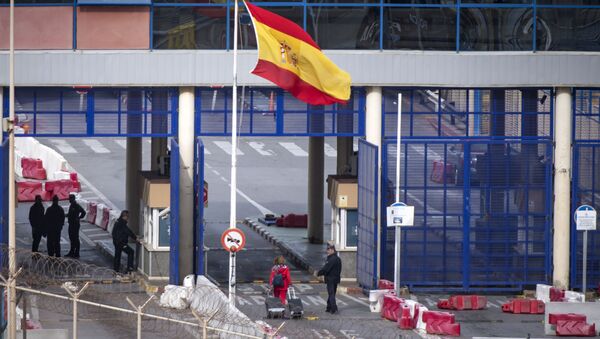 El paso fronterizo de Ceuta en la frontera entre Marruecos y España - Sputnik Mundo
