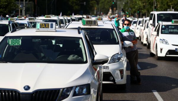 Manifestación en coche de taxistas en Madrid - Sputnik Mundo