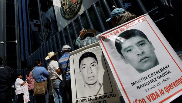 Retratos de los estudiantes desaparecidos de la escuela normal de Ayotzinapa - Sputnik Mundo