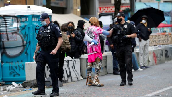 La Policía durante las protestas en Seattle, EEUU - Sputnik Mundo