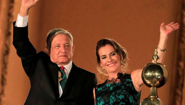 Andrés Manuel López Obrador, presidente de México, y su esposa, Beatriz Gutiérrez Müller (archivo) - Sputnik Mundo