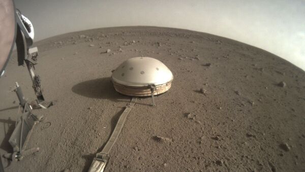 El sismómetro del aterrizador InSight de la NASA en la superfície de Marte - Sputnik Mundo