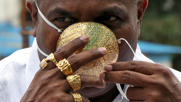 Shankar Kurhade, habitante de la India que lleva una mascarilla de oro - Sputnik Mundo