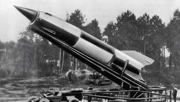 El misil balístico alemán V-2 del diseño de Wernher von Braun - Sputnik Mundo