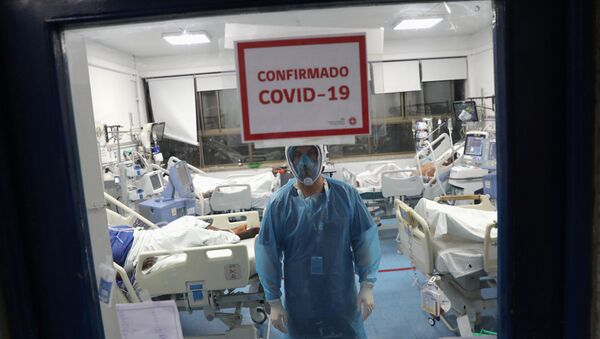 Un aula con pacientes que tienen coronavirus en un hospital en Santiago - Sputnik Mundo