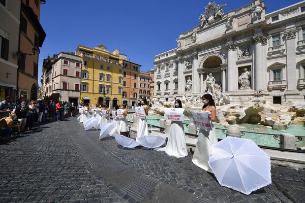 La rebelión nupcial: varias novias italianas protestan contra el aplazamiento de las bodas

 - Sputnik Mundo