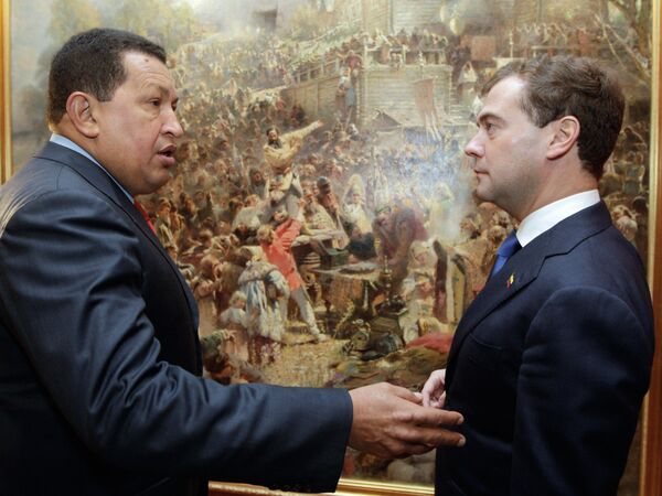 Dmitry Medvedev y Hugo Chavez - Sputnik Mundo