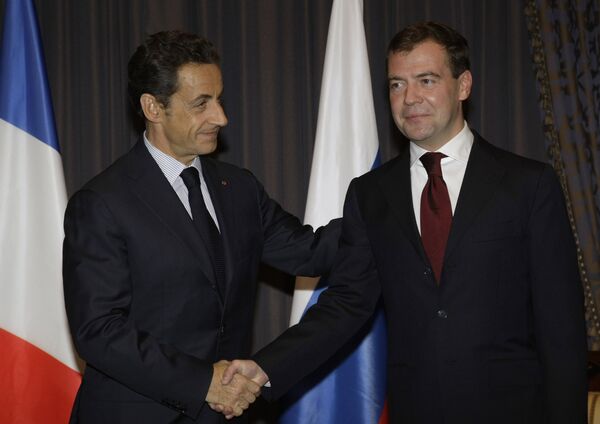 Presidentes de Rusia y Fracia Dmitri Medvédev y Nicolas Sarkozy - Sputnik Mundo