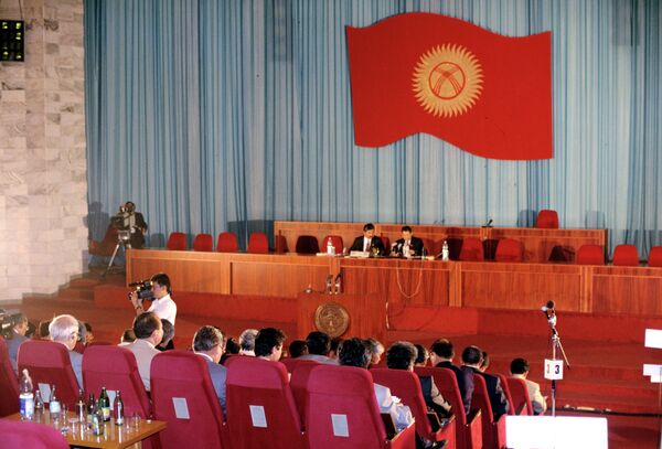 El Parlamento de Kirguizistán - Sputnik Mundo
