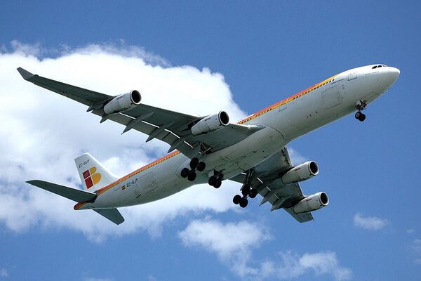 Aerolínea española Iberia aumenta este verano número de vuelos a Rusia - Sputnik Mundo