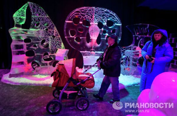 Moscú inaugura el Museo de Esculturas de Hielo más grande de Europa - Sputnik Mundo