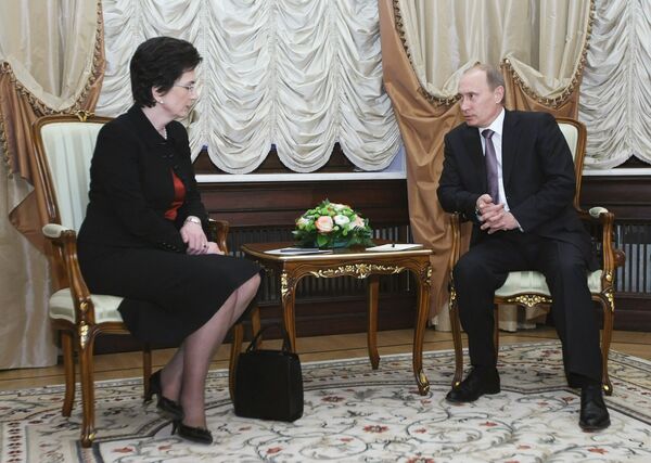 Vladímir Putin Nino con Burdzhanadze - Sputnik Mundo