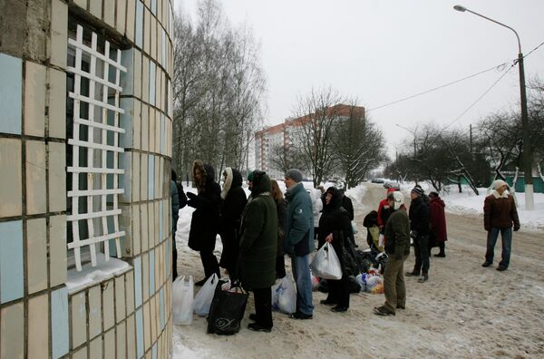 Autoridades bielorrusas liberan a dos de los once ciudadanos de Rusia detenidos en Minsk - Sputnik Mundo