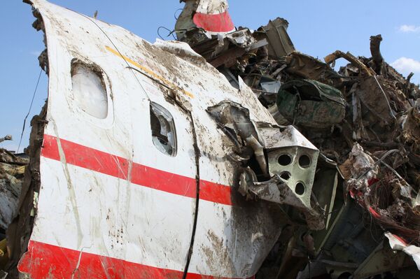 Oposición polaca indica  “explosiones” como la causa más probable del accidente aéreo de Smolensk - Sputnik Mundo