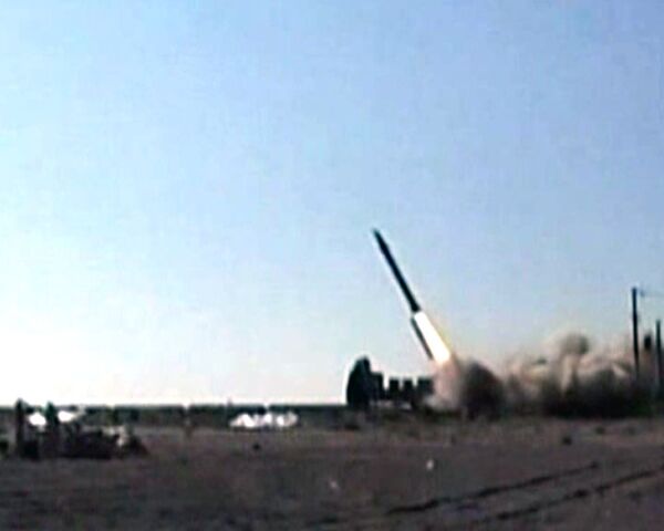 Irán prueba nuevo misil balístico supersónico - Sputnik Mundo