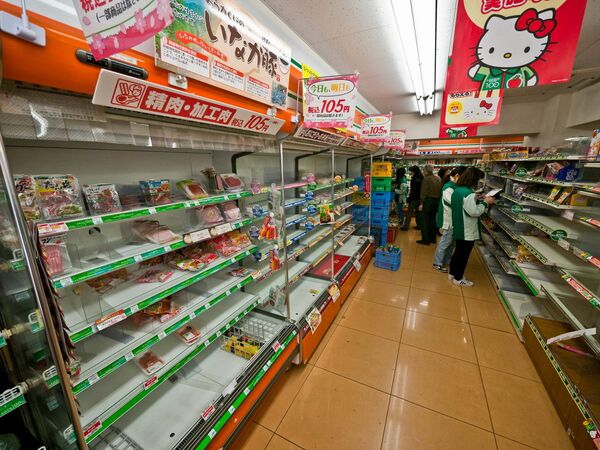 Víveres se agotan al instante en tiendas de Tokio - Sputnik Mundo