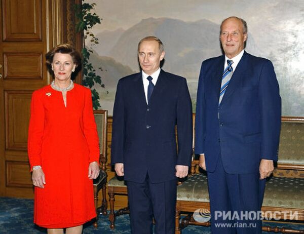 Vladímir Putin y Altezas Reales - Sputnik Mundo