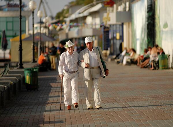 Al menos tres mil pensionistas organizan una campaña contra la situación demográfica en Rusia - Sputnik Mundo