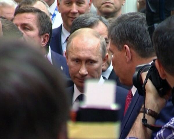 Vladimir Putin visita el Salón Aeronáutico de Le Bourget - Sputnik Mundo