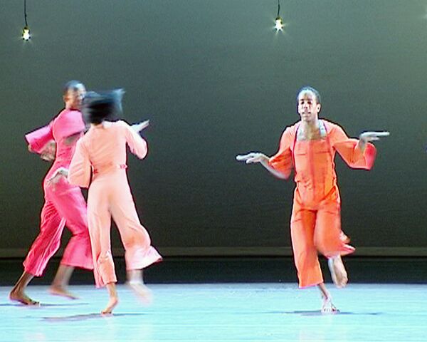 Jazz, danza moderna y ritmos africanos esencia del ballet de Alvin Ailey en Moscú - Sputnik Mundo