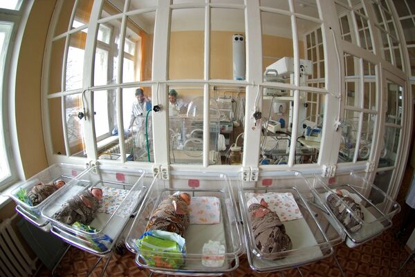 La tasa de natalidad en Rusia aumentó en más de un 5% en 2012 - Sputnik Mundo