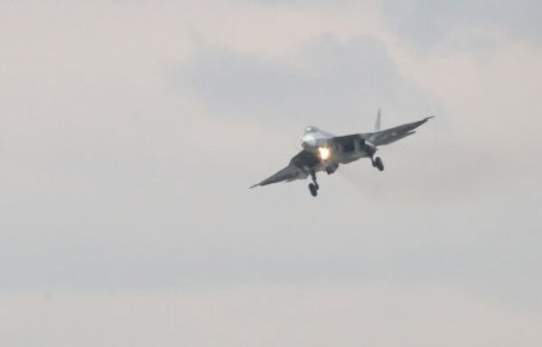 Caza ruso de quinta generación T-50 suspende despegue durante Salón Aeroespacial MAKS 2011 - Sputnik Mundo