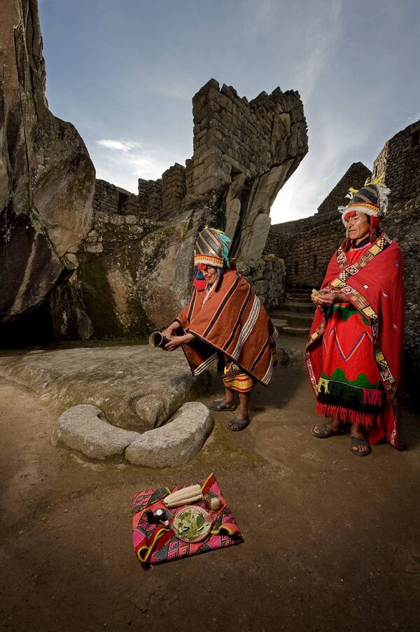 Curaca andino en ceremonia del pago al agua. Machupicchu, Peru - Sputnik Mundo