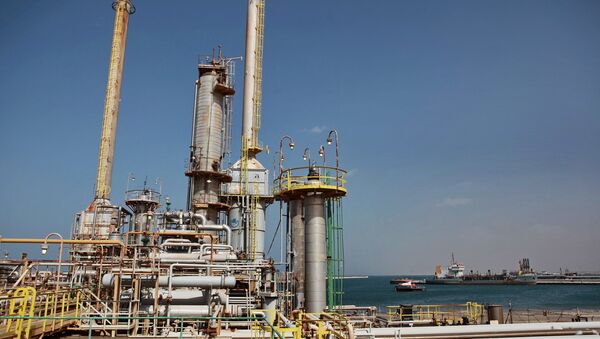 La rusa Gazprom Neft participará en la explotación de yacimiento de petróleo en Libia - Sputnik Mundo