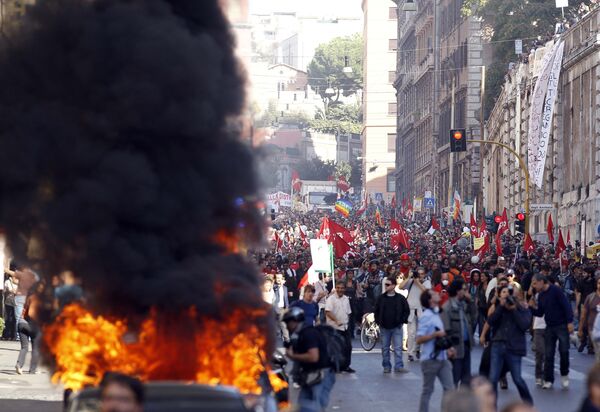Católicos protestan contra la profanación de su iglesia en Roma durante disturbios - Sputnik Mundo