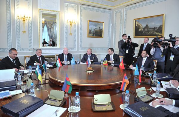 Primeros ministros de la CEI firman convenio sobre la zona de libre comercio - Sputnik Mundo