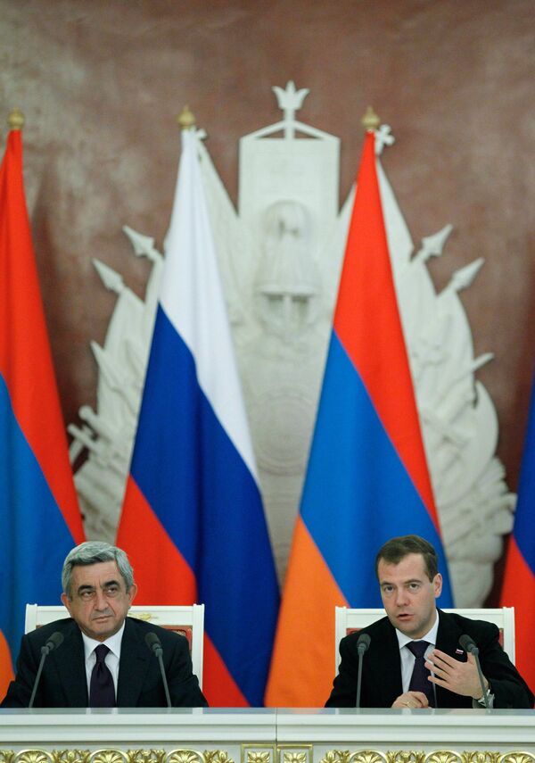 Serzh Sargsyan y Dmitri Medvédev - Sputnik Mundo